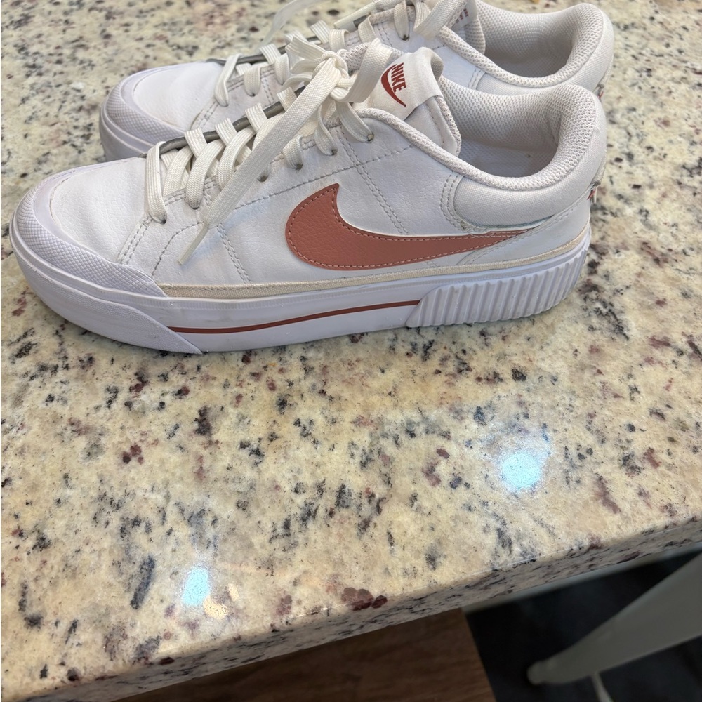 * NOT AVAILABLE *Nike Women's court Lagacy platform - Picture 1 of 6